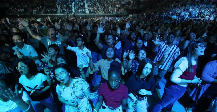 Young people worship God at the Graham tour event in Melbourne.