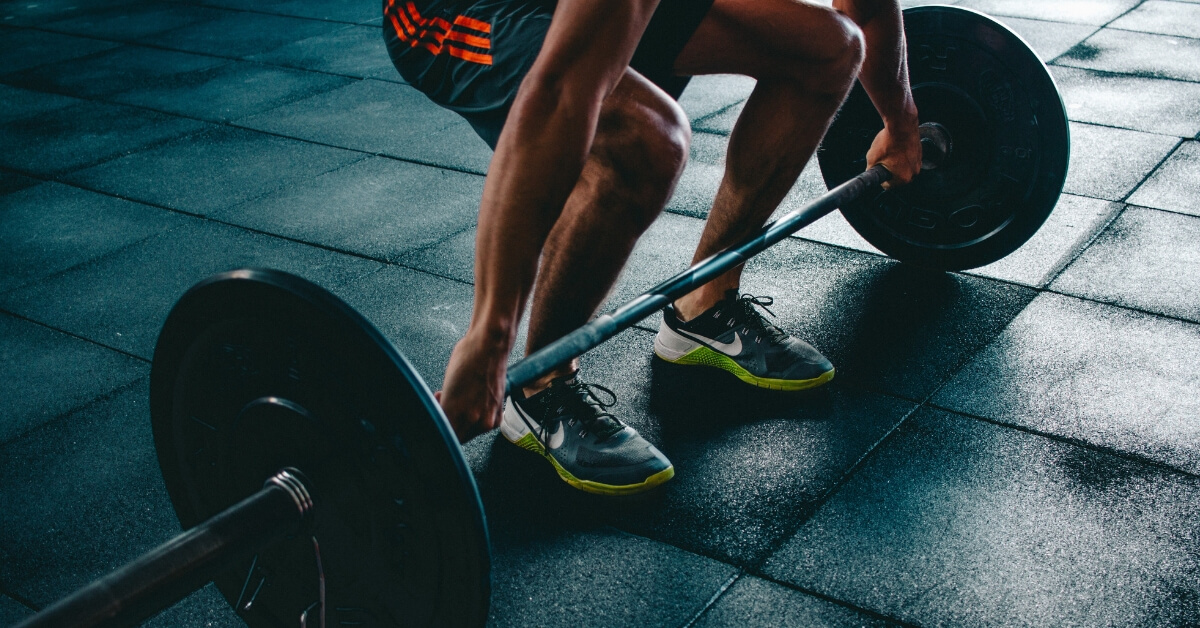 man lifting a weighted barbell
